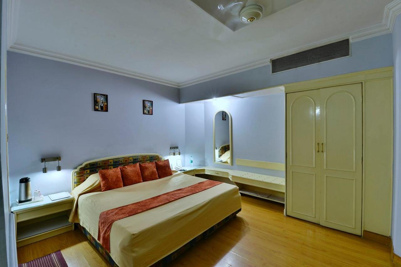 Hotel Surendra Vilas โบปาล ภายนอก รูปภาพ