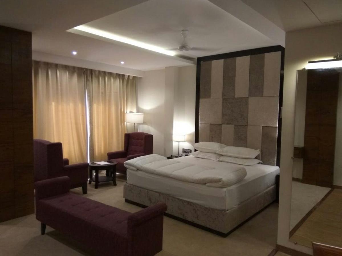 Hotel Surendra Vilas โบปาล ภายนอก รูปภาพ