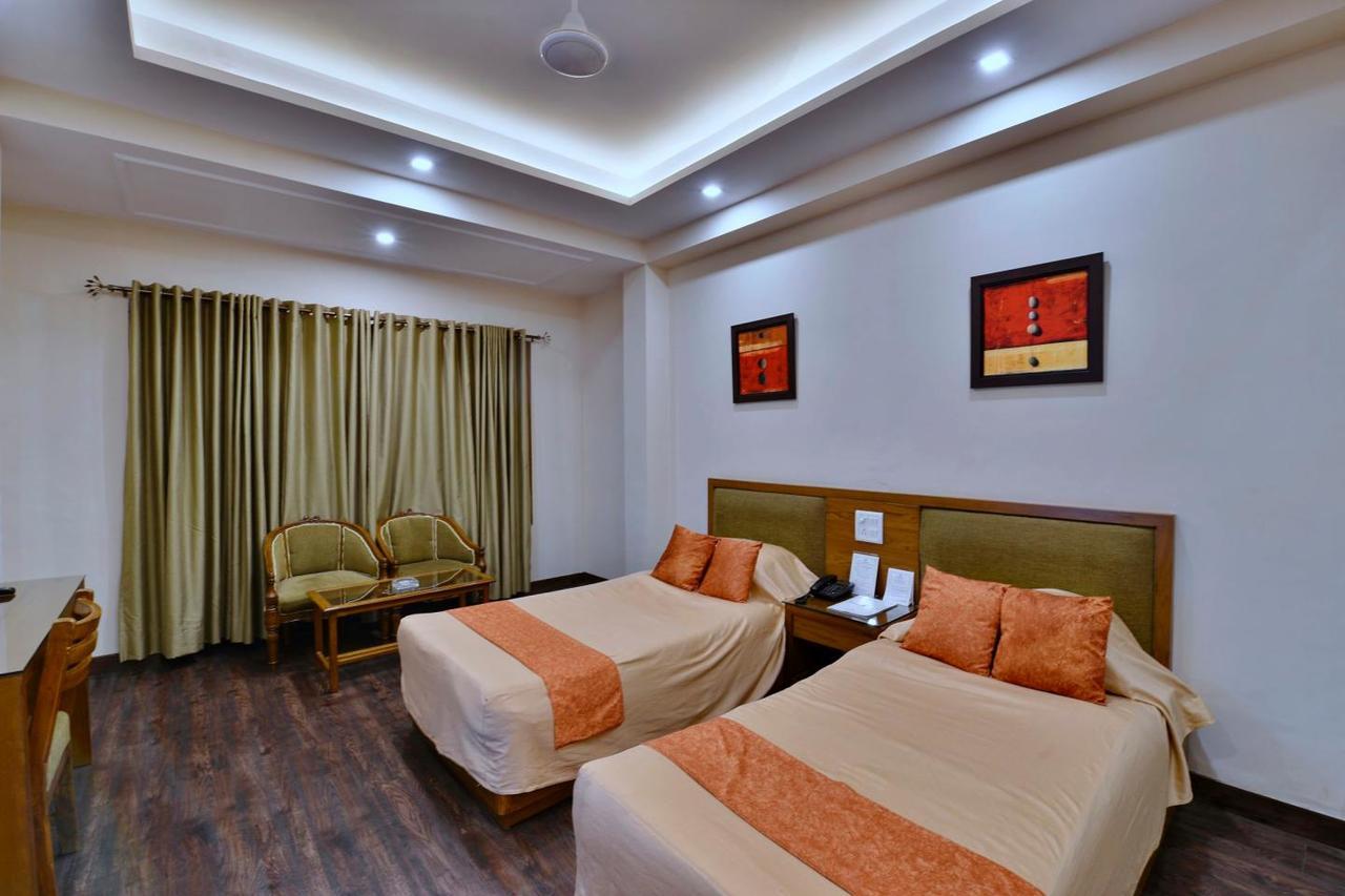 Hotel Surendra Vilas โบปาล ภายนอก รูปภาพ